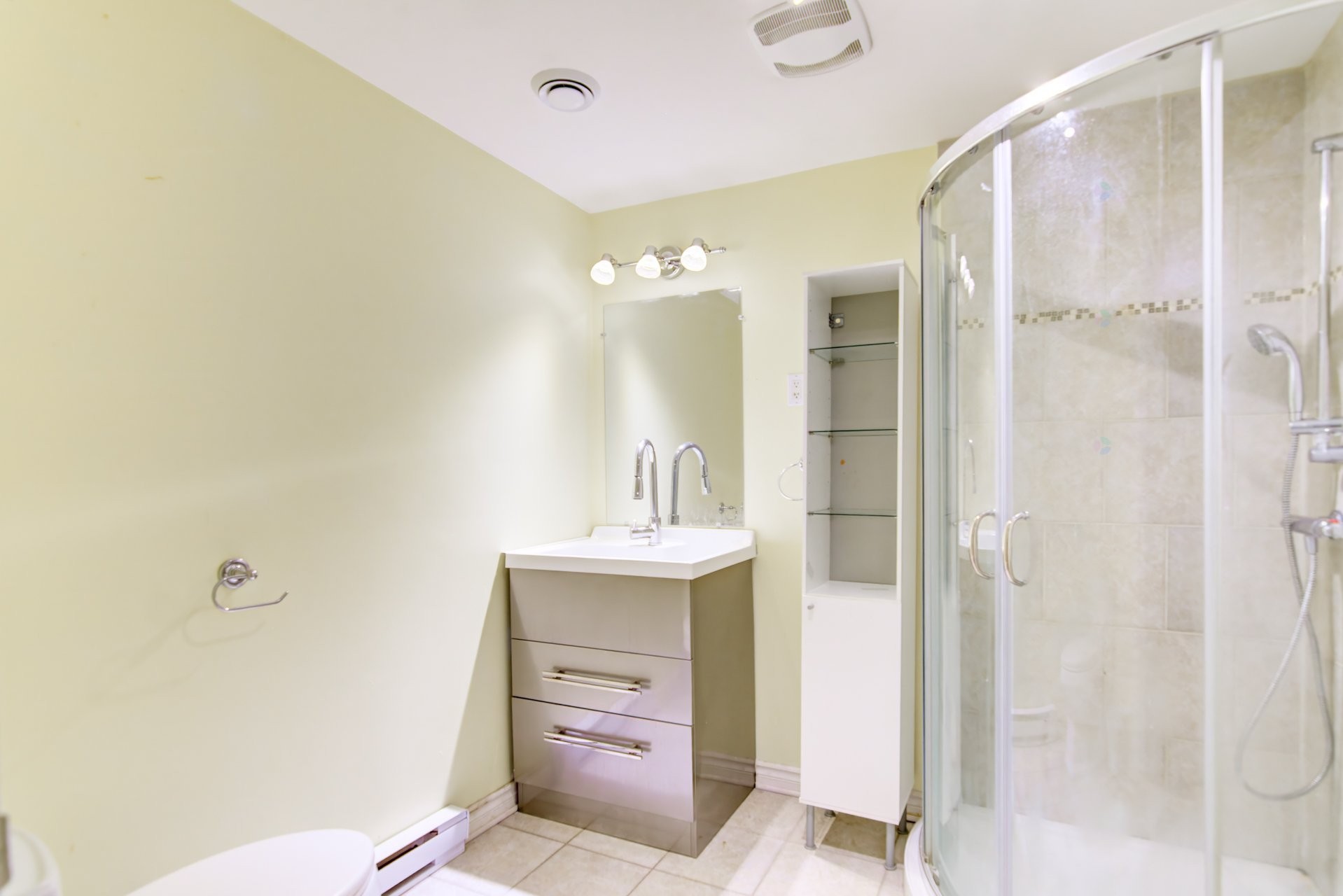 









8165


Rue Louisbourg

,
Brossard,




QC
J4Y0H6

