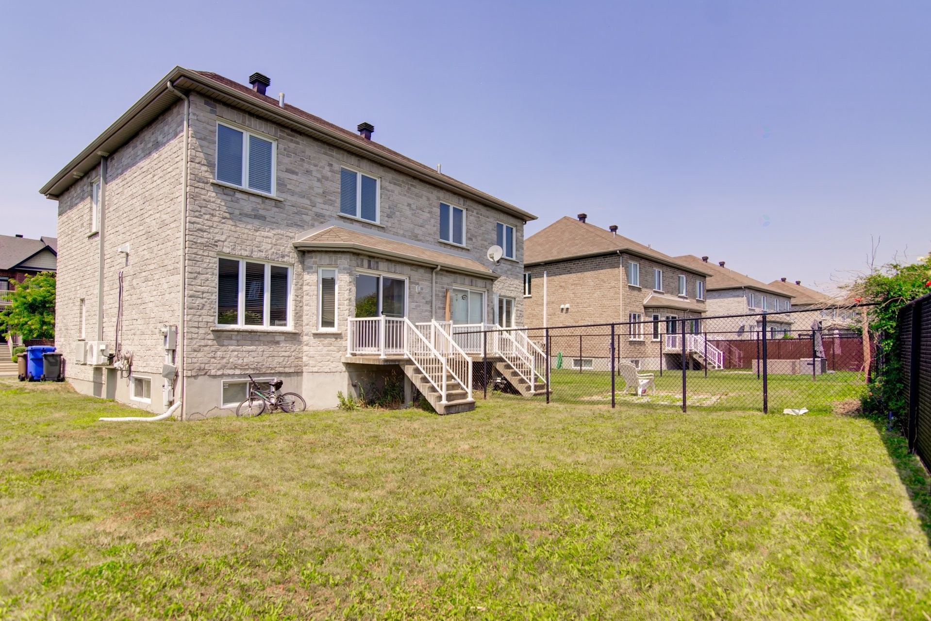 









8165


Rue Louisbourg

,
Brossard,




QC
J4Y0H6

