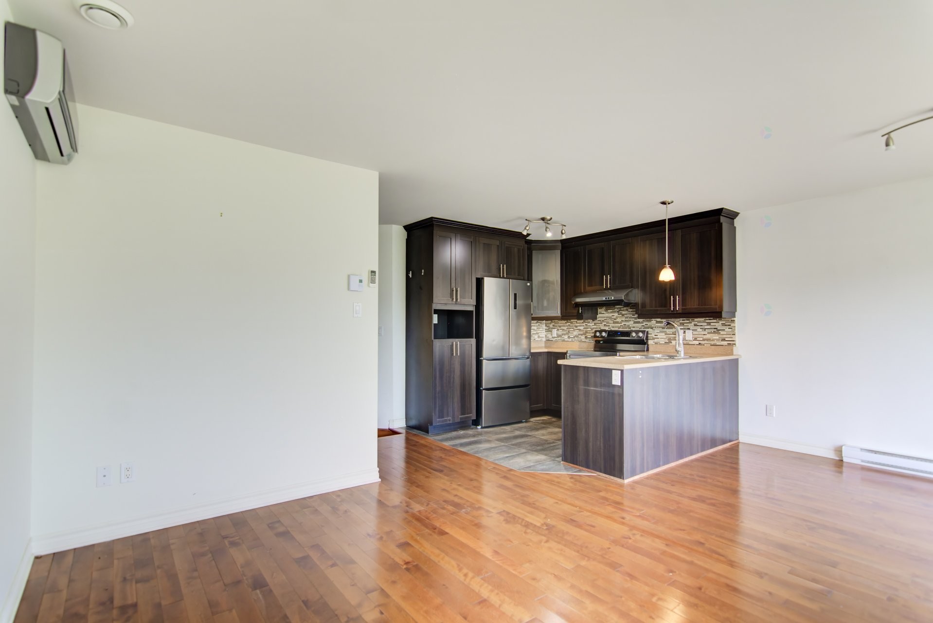 









8165


Rue Louisbourg

,
Brossard,




QC
J4Y0H6

