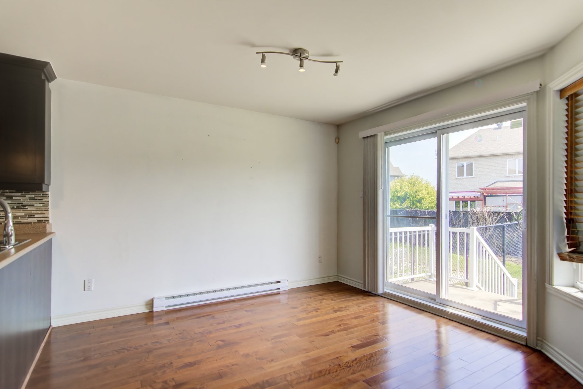 









8165


Rue Louisbourg

,
Brossard,




QC
J4Y0H6

