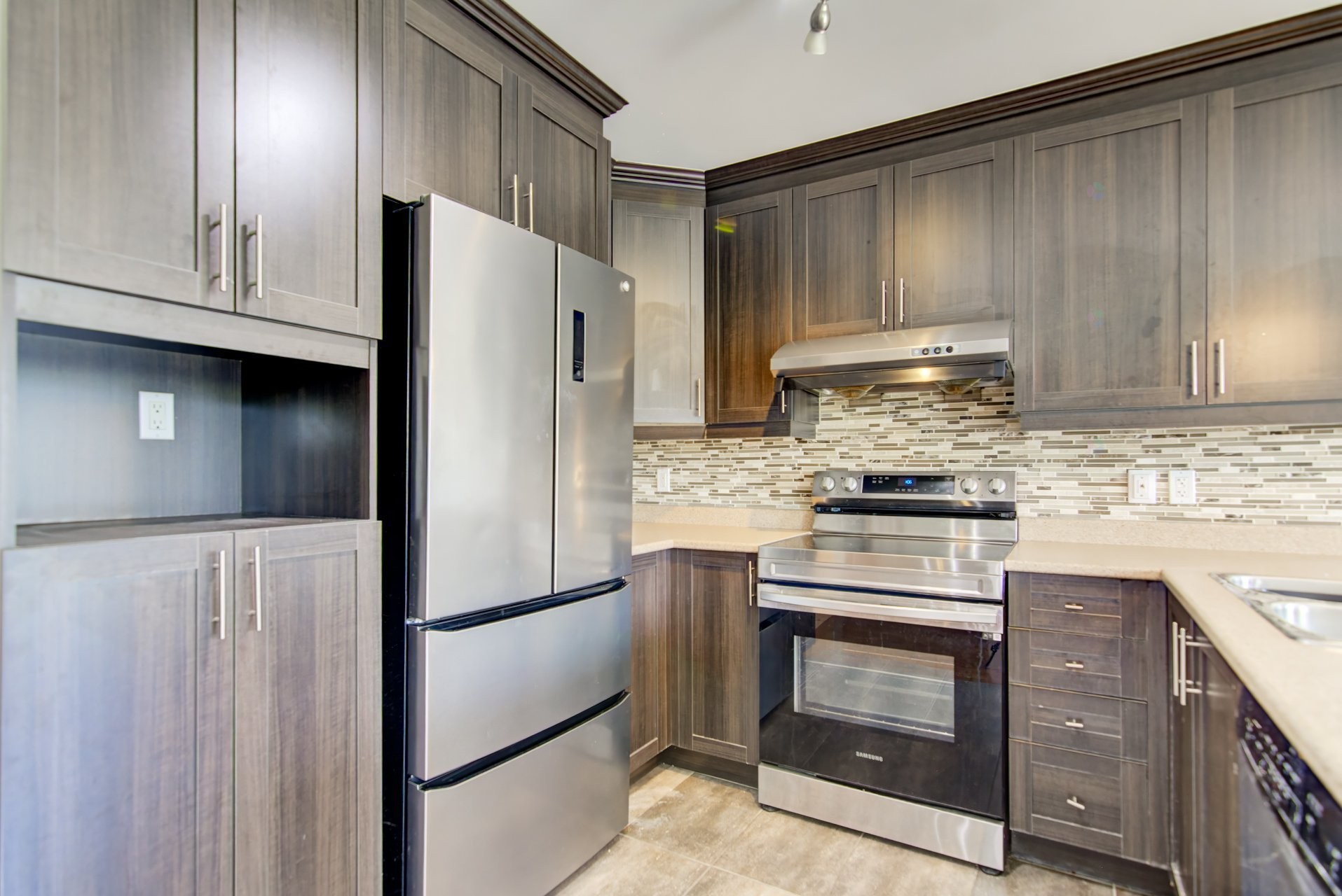 









8165


Rue Louisbourg

,
Brossard,




QC
J4Y0H6

