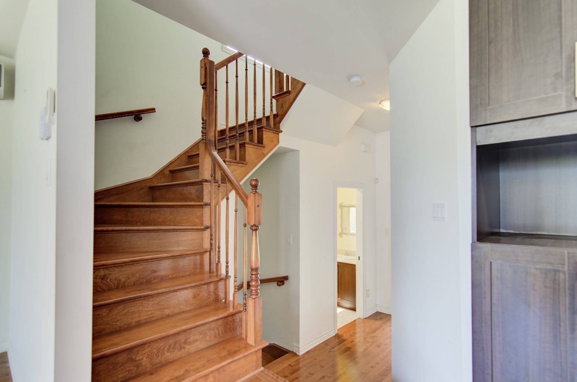 









8165


Rue Louisbourg

,
Brossard,




QC
J4Y0H6

