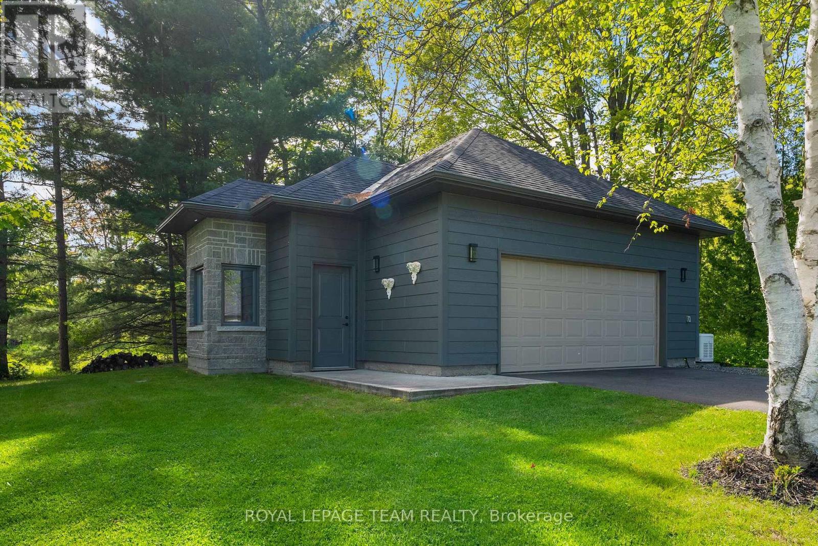 












2803 CENTENNIAL LAKE ROAD

,
Greater Madawaska,




Ontario
K0J1H0

