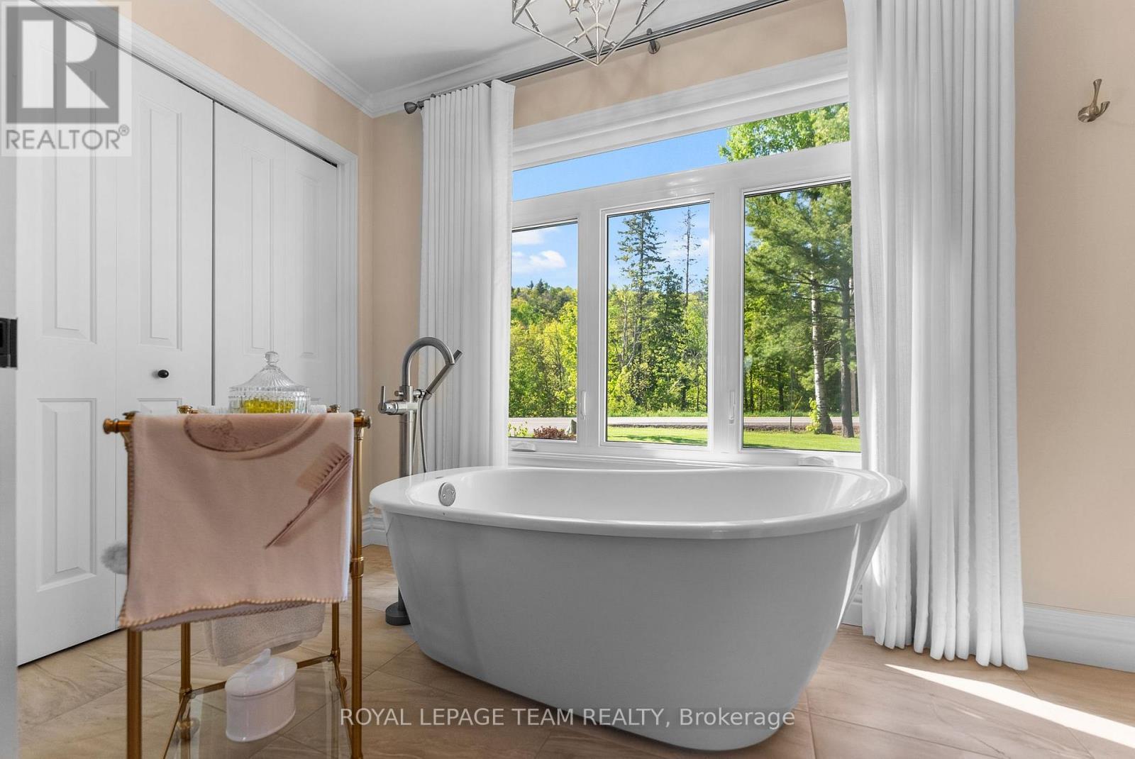 












2803 CENTENNIAL LAKE ROAD

,
Greater Madawaska,




Ontario
K0J1H0


