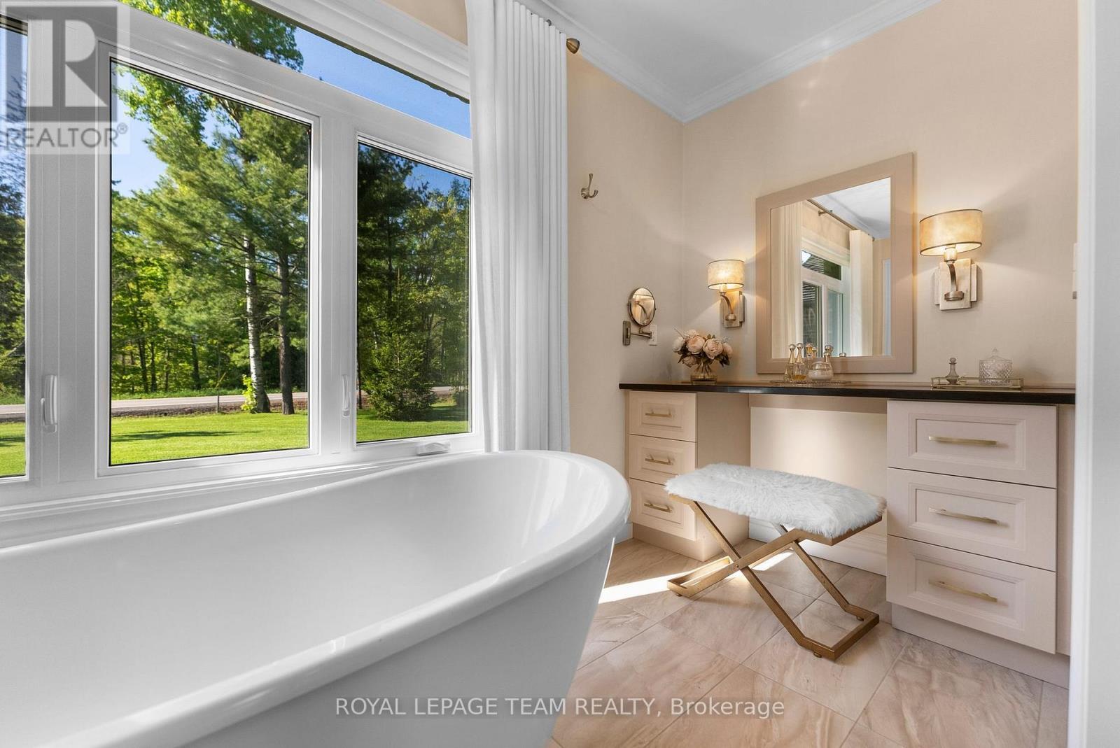 












2803 CENTENNIAL LAKE ROAD

,
Greater Madawaska,




Ontario
K0J1H0

