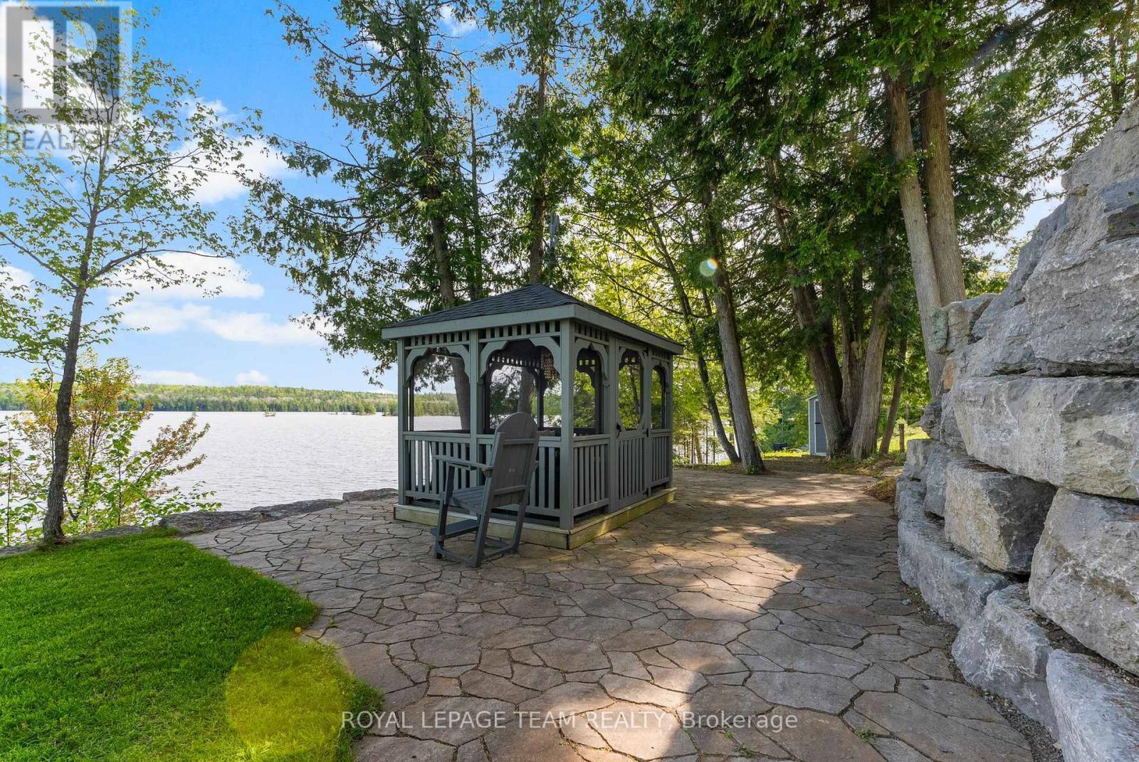 












2803 CENTENNIAL LAKE ROAD

,
Greater Madawaska,




Ontario
K0J1H0

