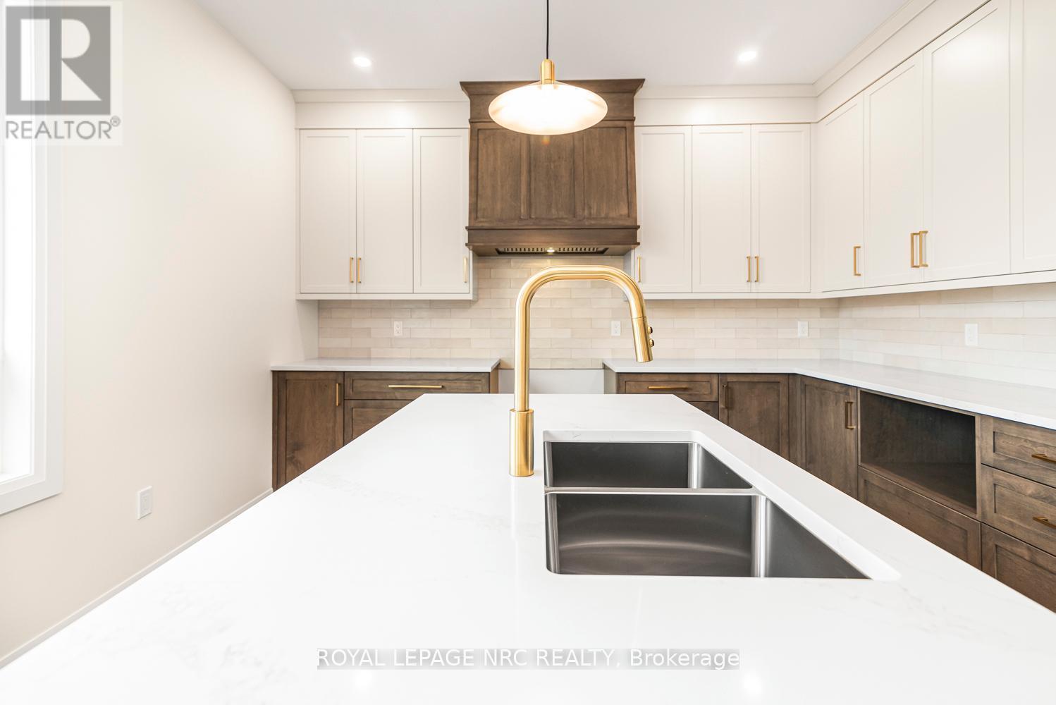 












4180 FLY ROAD

,
Lincoln (Escarpment),




Ontario
L0R1G0

