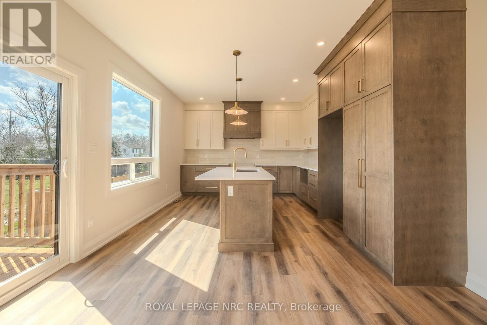 












4180 FLY ROAD

,
Lincoln (Escarpment),




Ontario
L0R1G0

