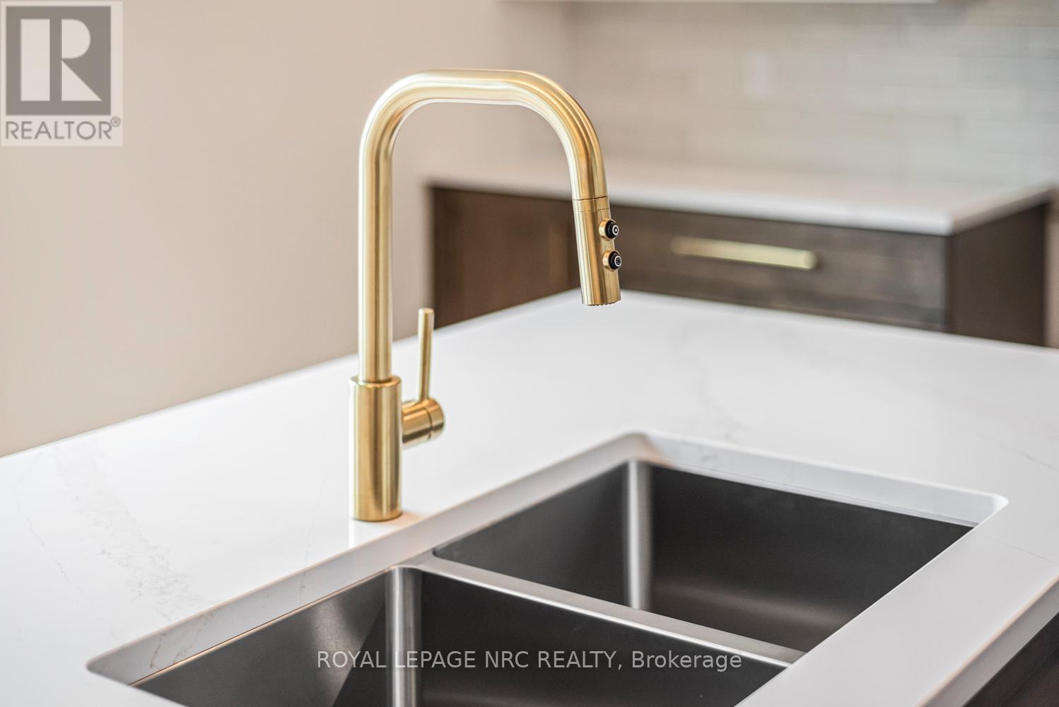 












4180 FLY ROAD

,
Lincoln (Escarpment),




Ontario
L0R1G0

