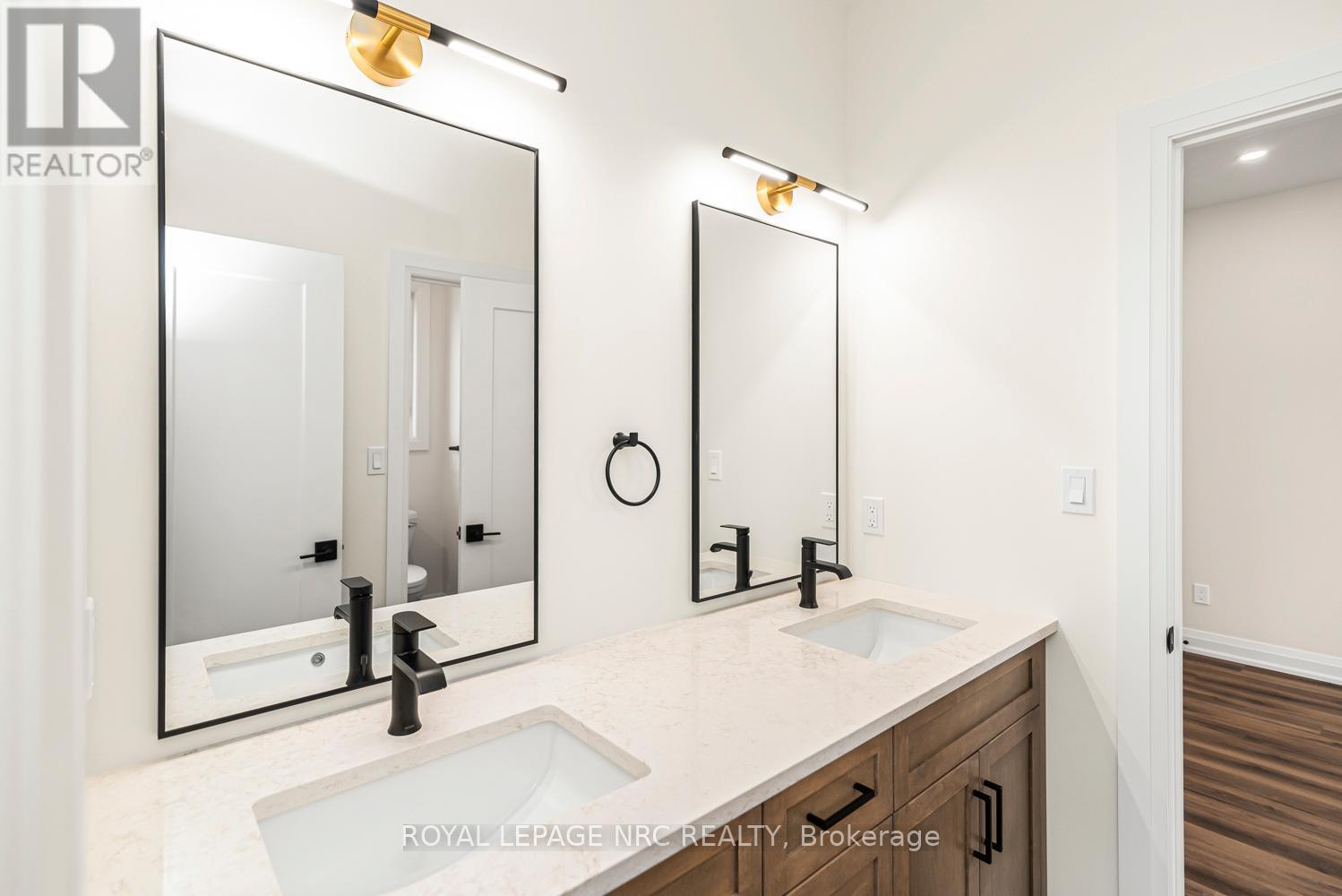 












4180 FLY ROAD

,
Lincoln (Escarpment),




Ontario
L0R1G0

