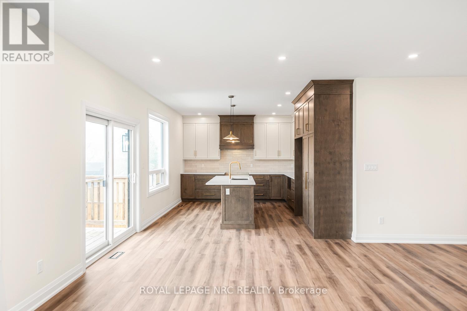 












4180 FLY ROAD

,
Lincoln (Escarpment),




Ontario
L0R1G0

