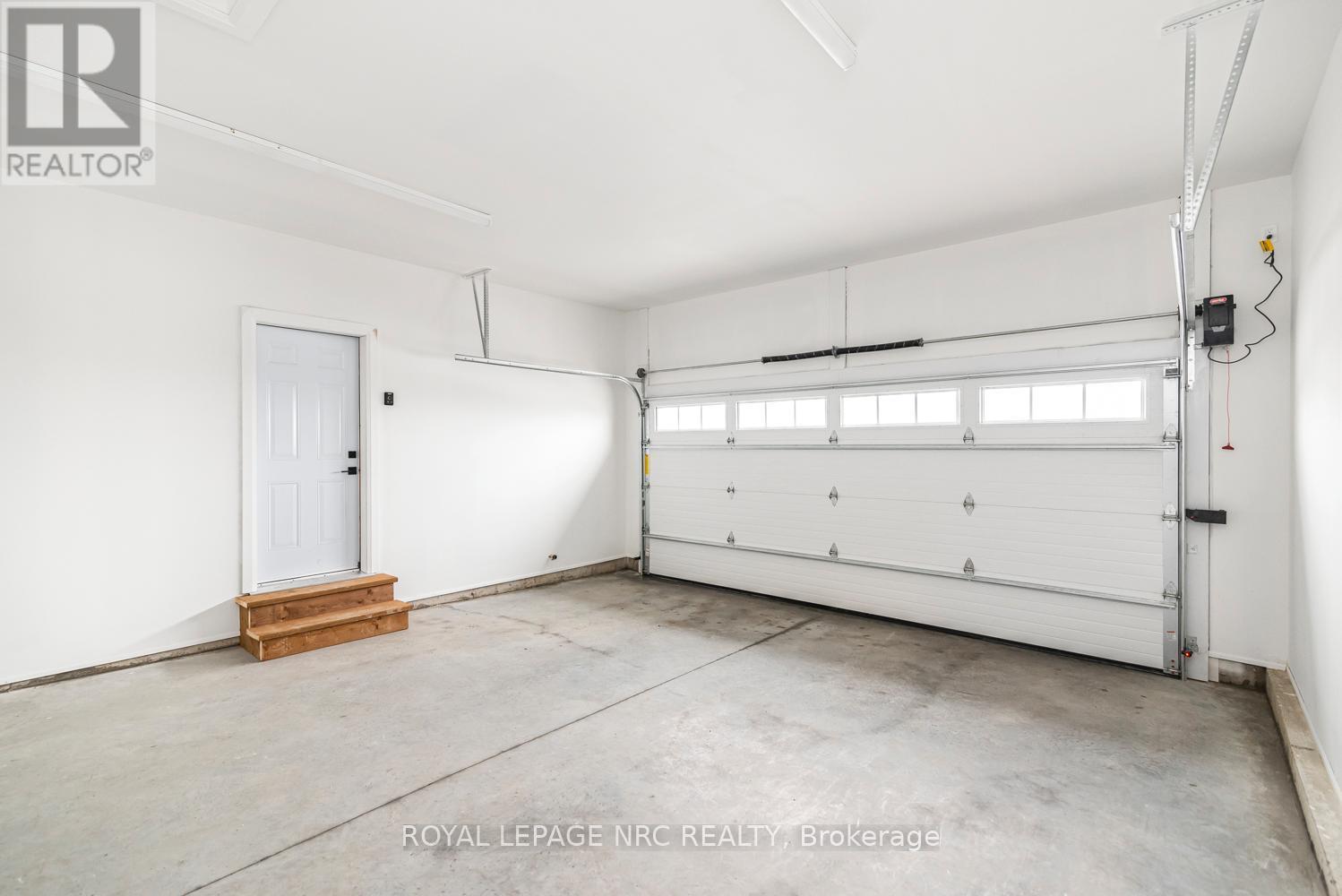 












4180 FLY ROAD

,
Lincoln (Escarpment),




Ontario
L0R1G0

