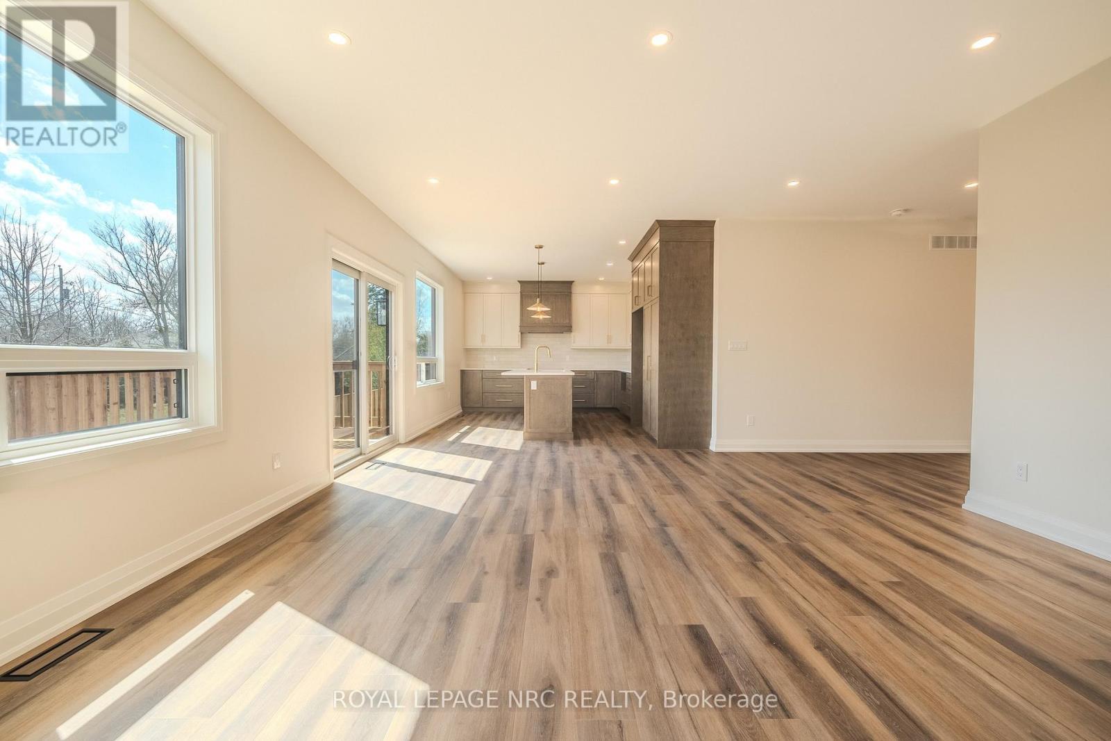 












4180 FLY ROAD

,
Lincoln (Escarpment),




Ontario
L0R1G0

