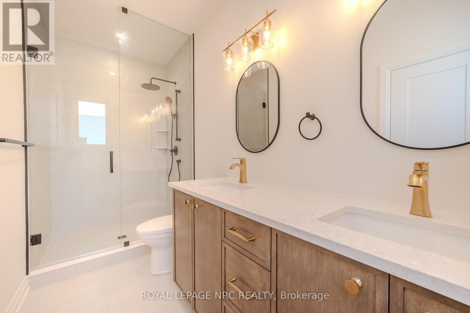 












4180 FLY ROAD

,
Lincoln (Escarpment),




Ontario
L0R1G0

