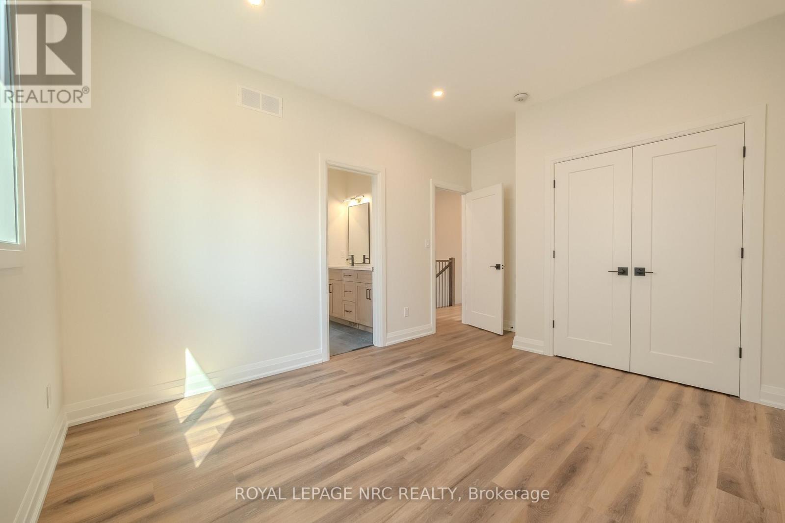 












4180 FLY ROAD

,
Lincoln (Escarpment),




Ontario
L0R1G0

