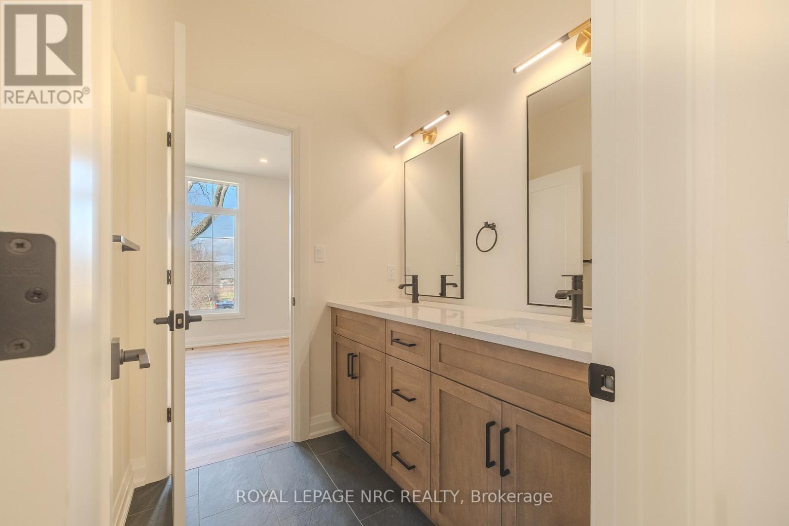 












4180 FLY ROAD

,
Lincoln (Escarpment),




Ontario
L0R1G0

