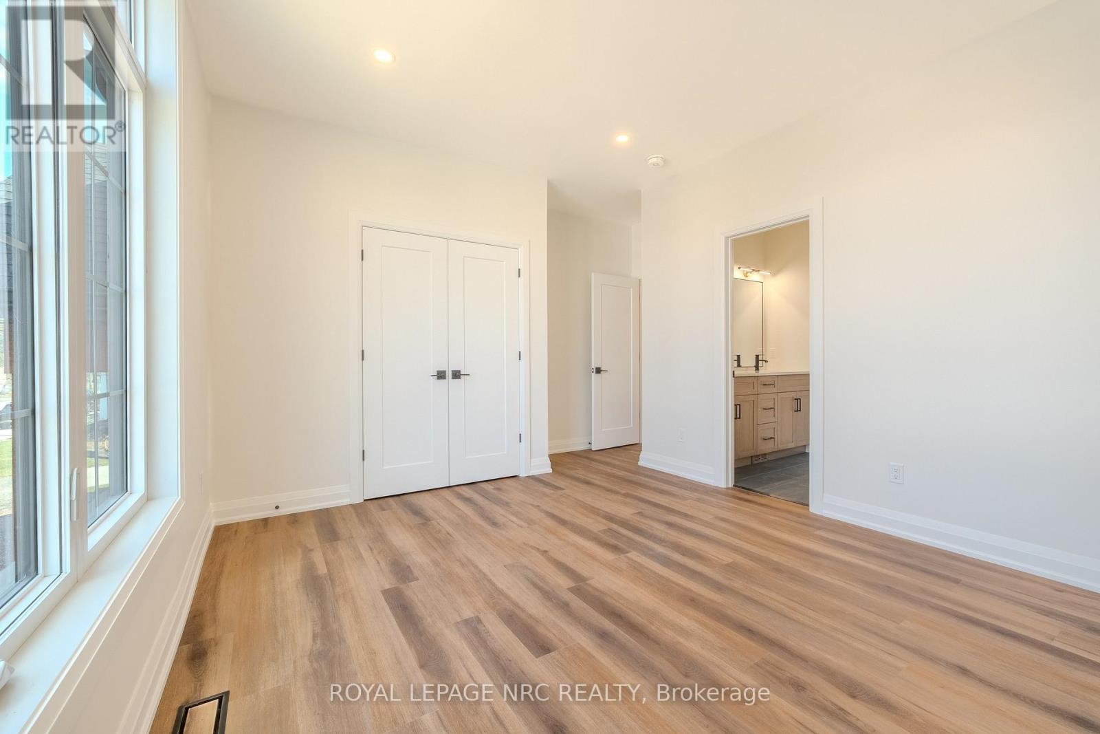 












4180 FLY ROAD

,
Lincoln (Escarpment),




Ontario
L0R1G0

