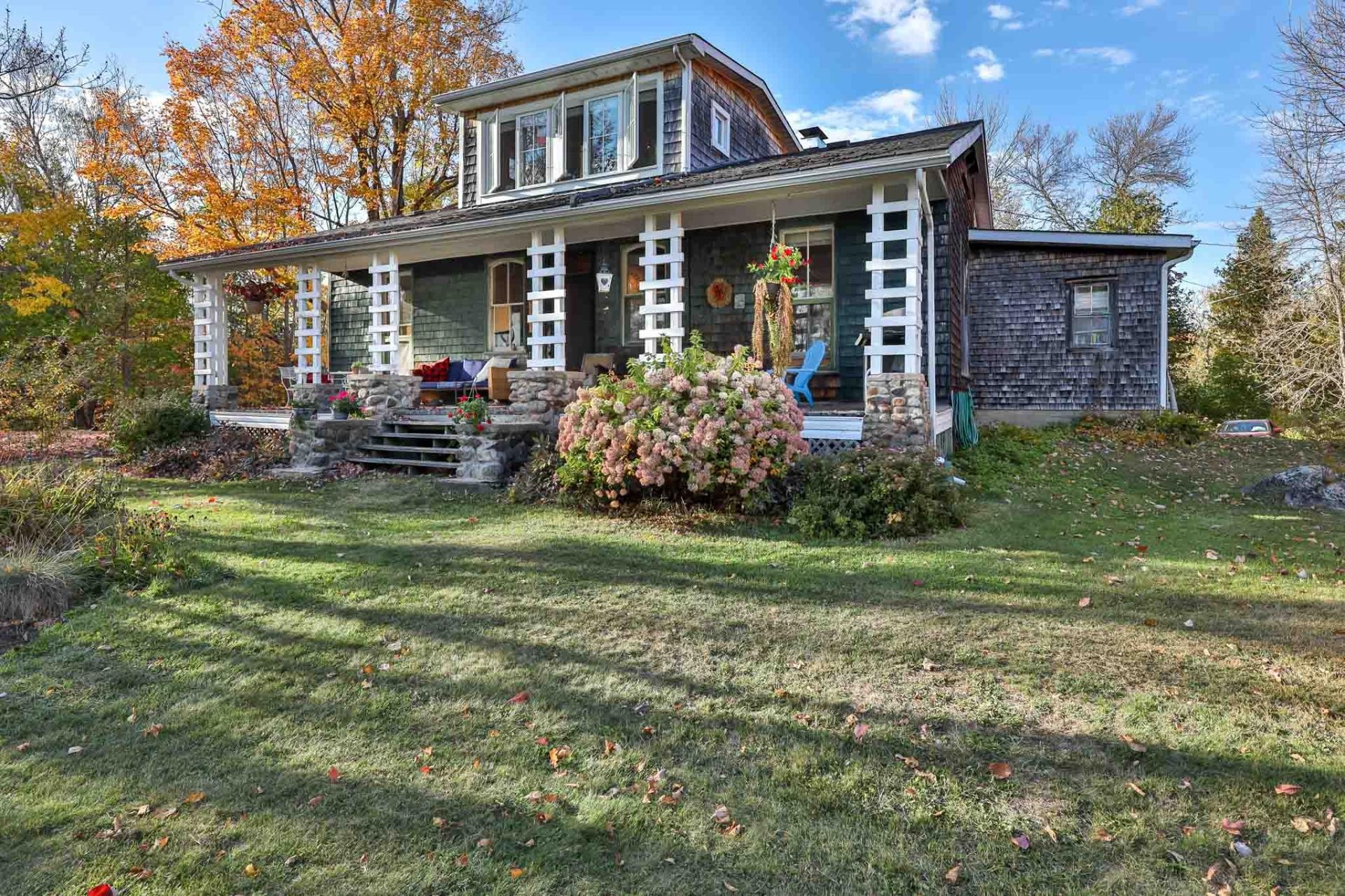 









12


Ch. de la Grange

,
Sainte-Thérèse-de-la-Gatineau,




QC
J0X2X0

