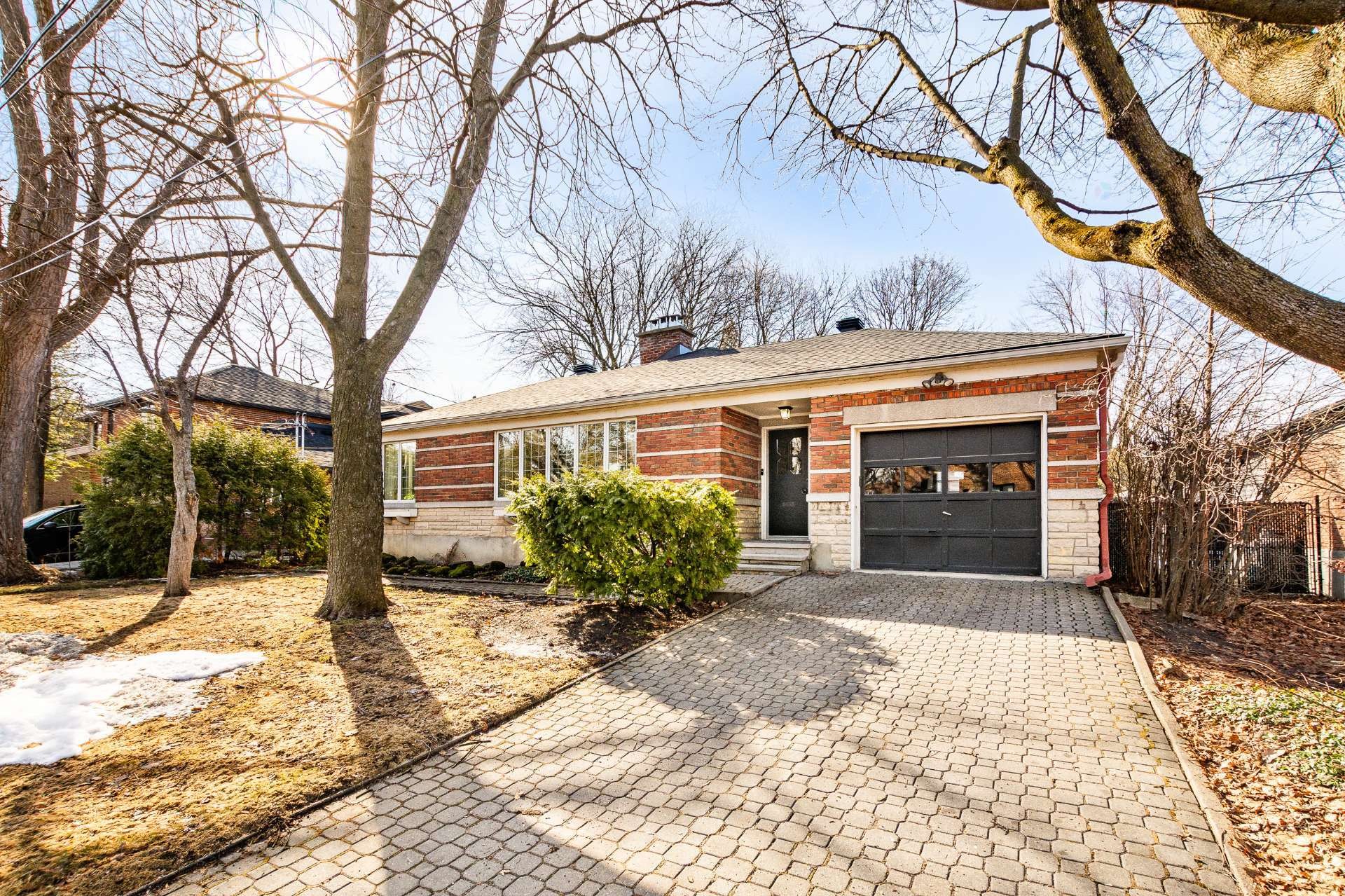 









145


Av. de Stanley

,
Saint-Lambert,




QC
J4R2R4

