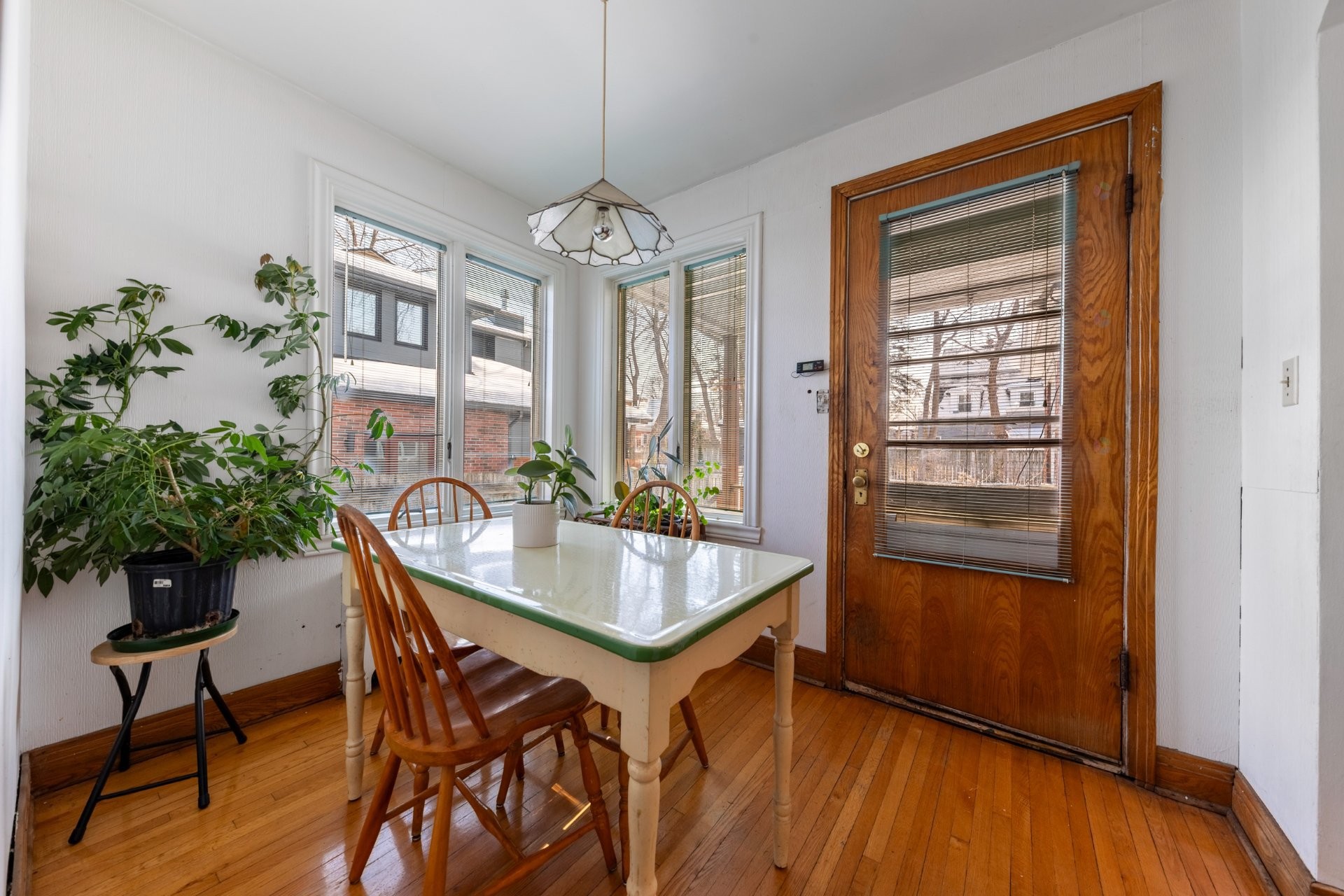 









145


Av. de Stanley

,
Saint-Lambert,




QC
J4R2R4

