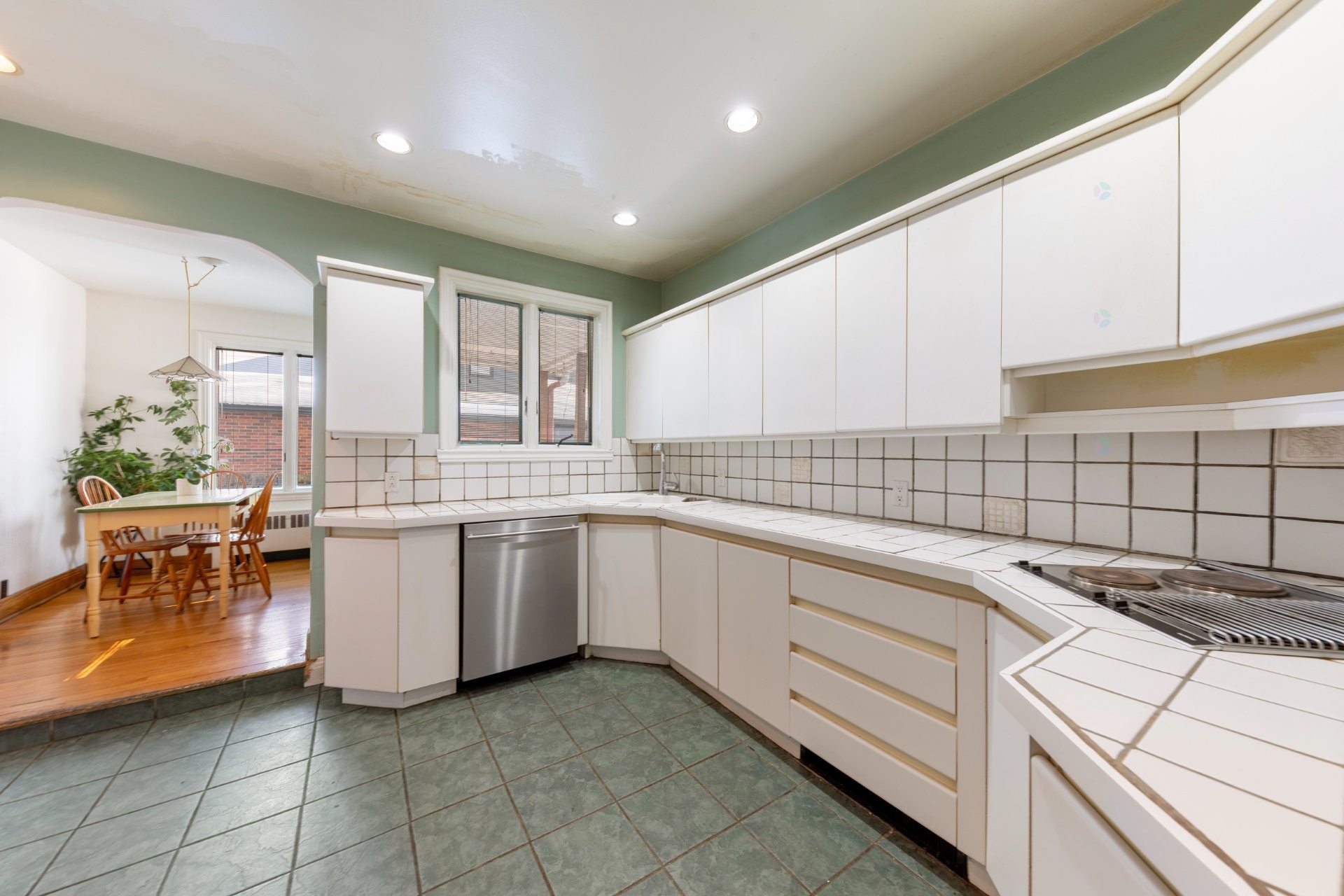 









145


Av. de Stanley

,
Saint-Lambert,




QC
J4R2R4

