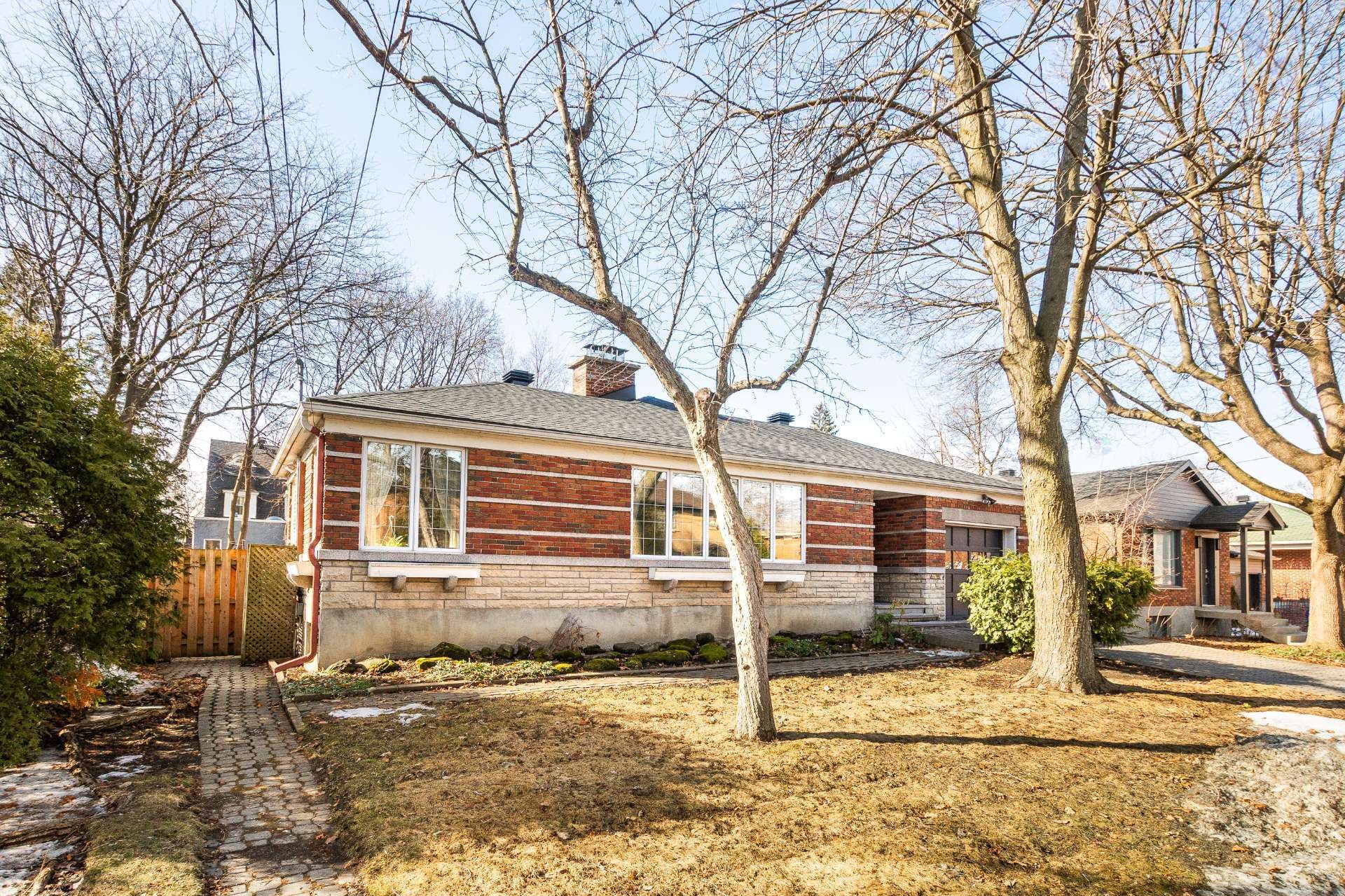 









145


Av. de Stanley

,
Saint-Lambert,




QC
J4R2R4

