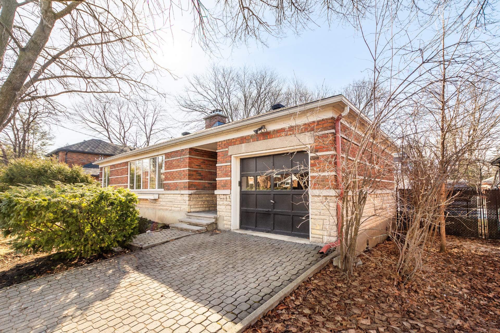 









145


Av. de Stanley

,
Saint-Lambert,




QC
J4R2R4

