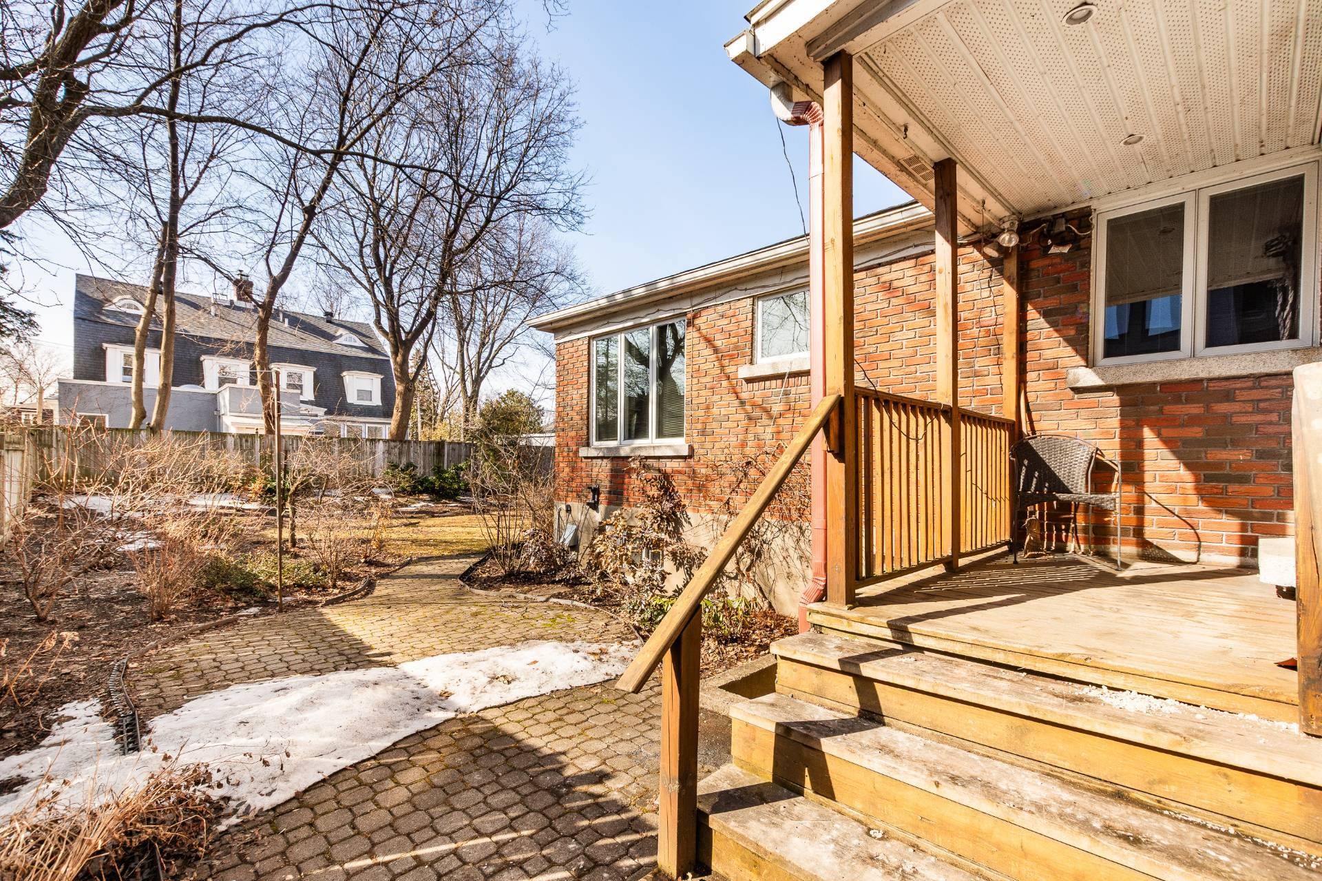 









145


Av. de Stanley

,
Saint-Lambert,




QC
J4R2R4

