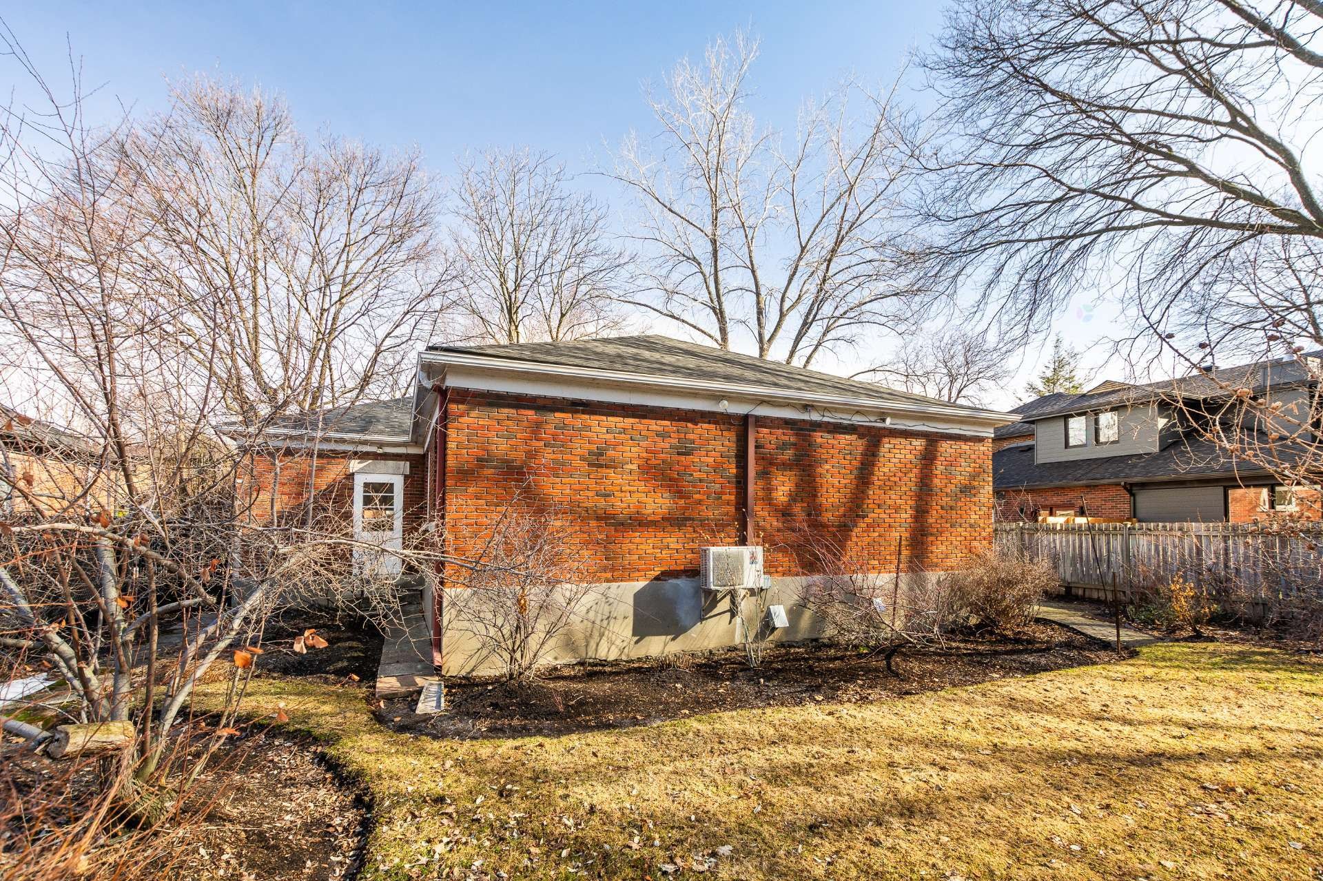 









145


Av. de Stanley

,
Saint-Lambert,




QC
J4R2R4

