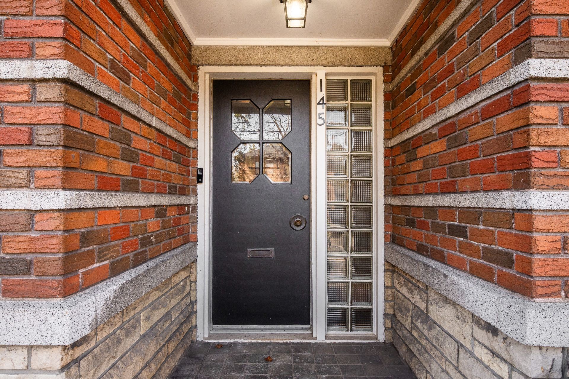 









145


Av. de Stanley

,
Saint-Lambert,




QC
J4R2R4

