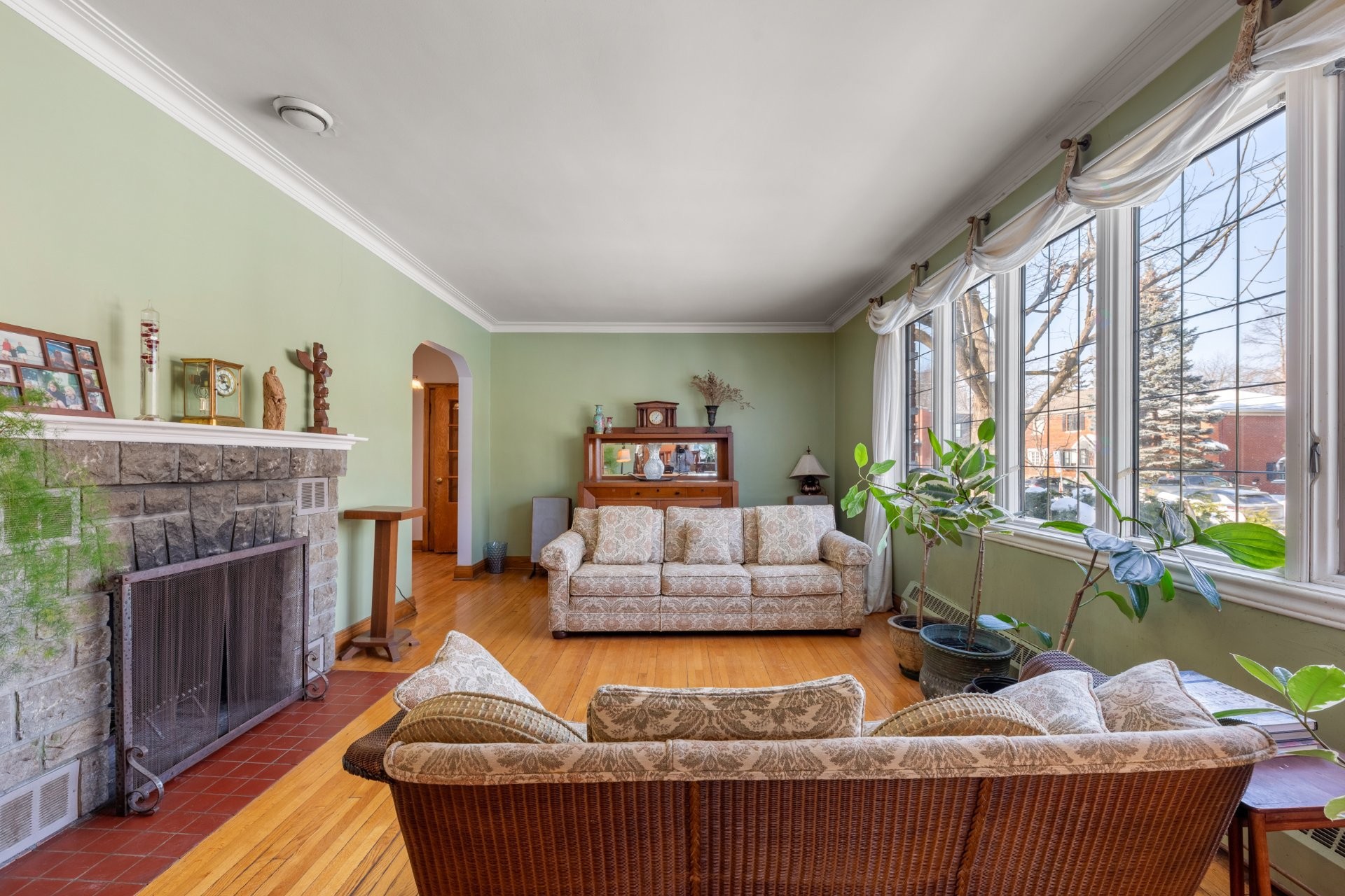 









145


Av. de Stanley

,
Saint-Lambert,




QC
J4R2R4

