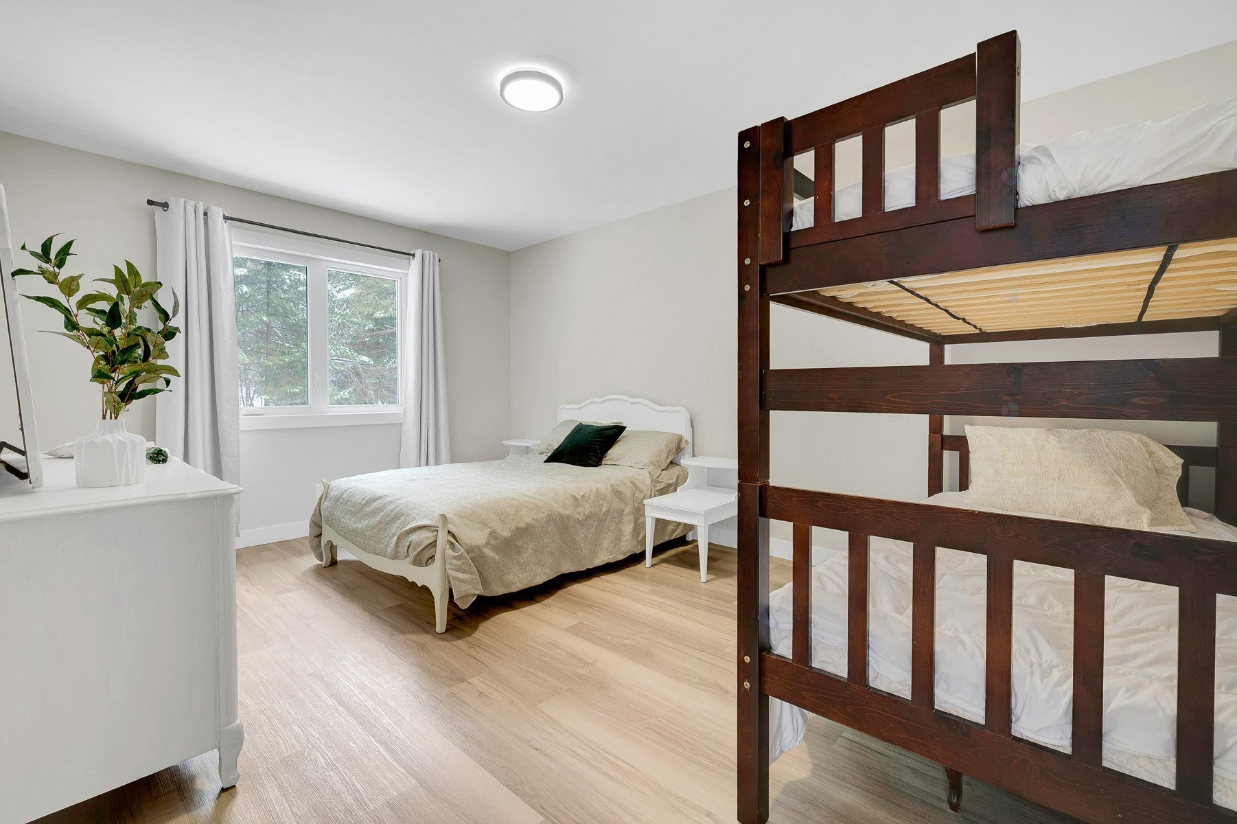 









465


Ch. du Lac-des-Îles

,
Saint-Émile-de-Suffolk,




QC
J0V1Y0

