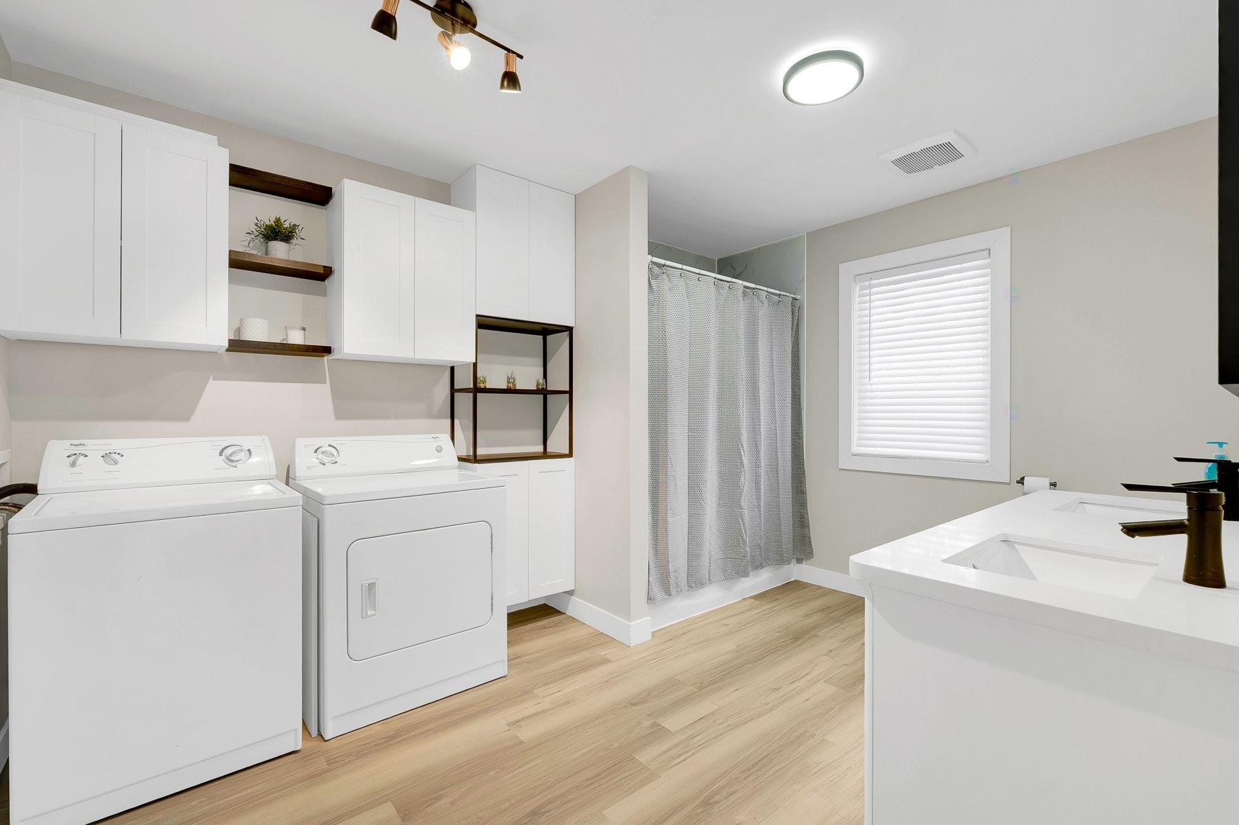 









465


Ch. du Lac-des-Îles

,
Saint-Émile-de-Suffolk,




QC
J0V1Y0

