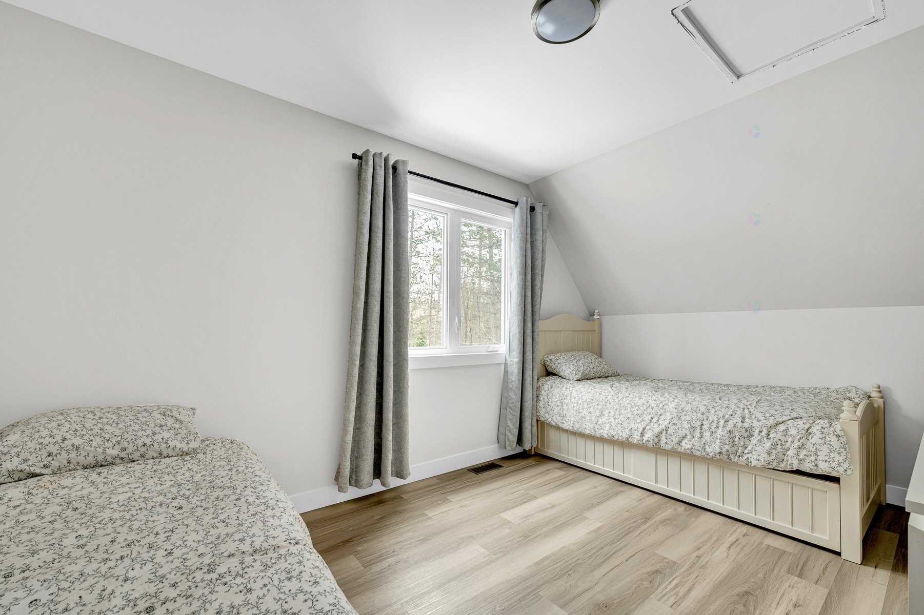 









465


Ch. du Lac-des-Îles

,
Saint-Émile-de-Suffolk,




QC
J0V1Y0


