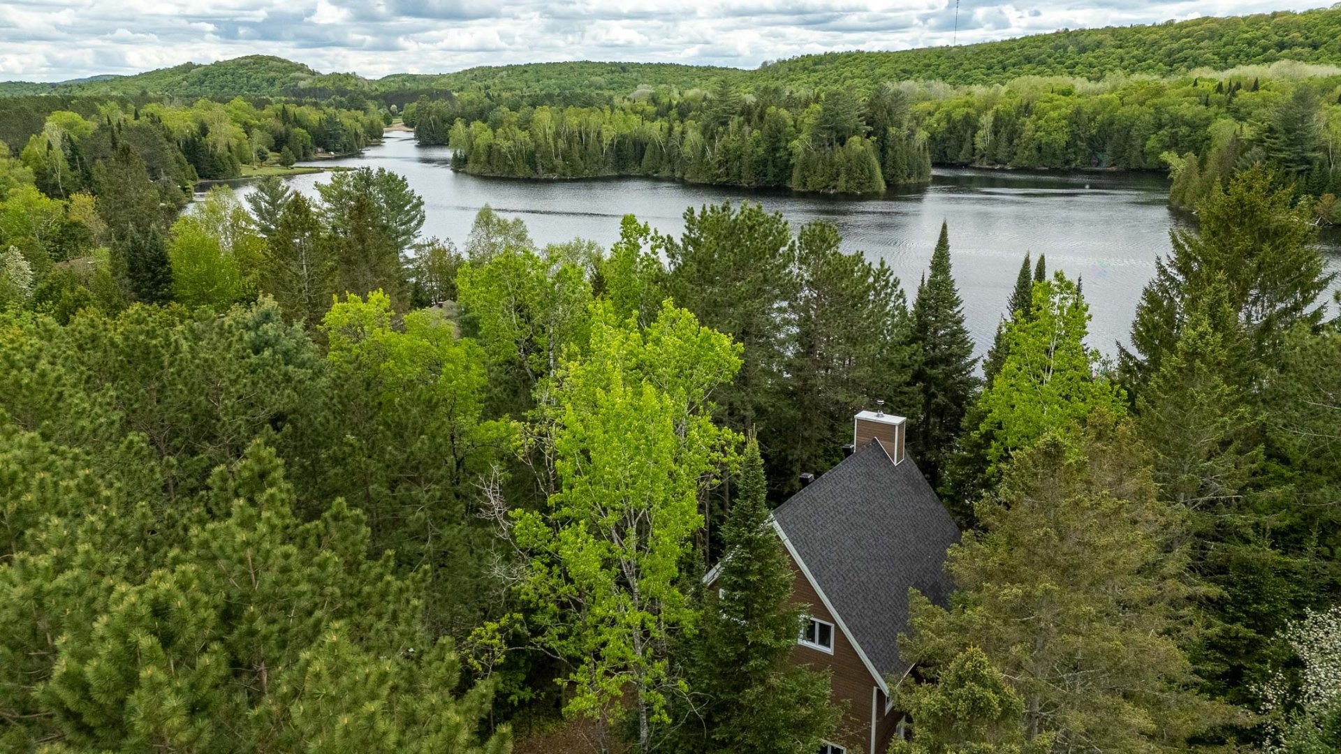 









465


Ch. du Lac-des-Îles

,
Saint-Émile-de-Suffolk,




QC
J0V1Y0

