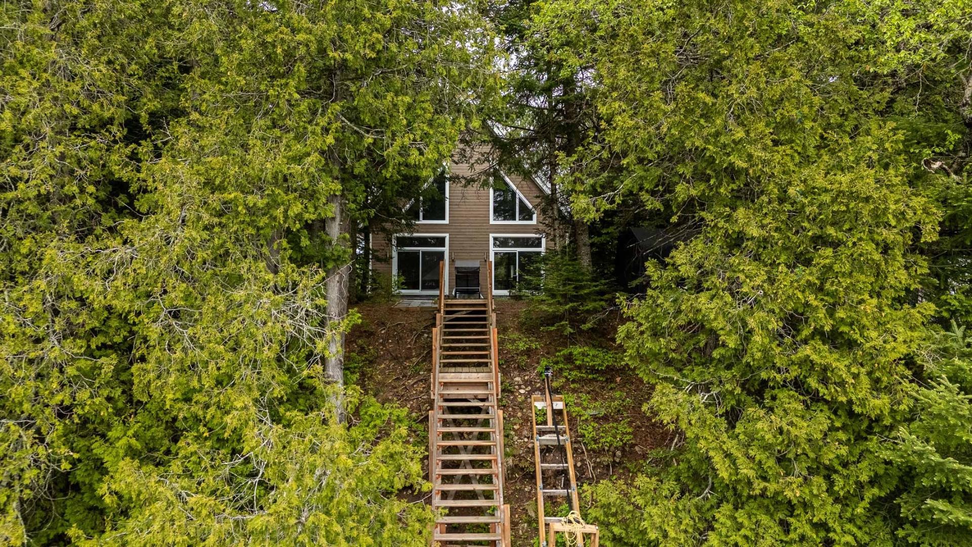 









465


Ch. du Lac-des-Îles

,
Saint-Émile-de-Suffolk,




QC
J0V1Y0

