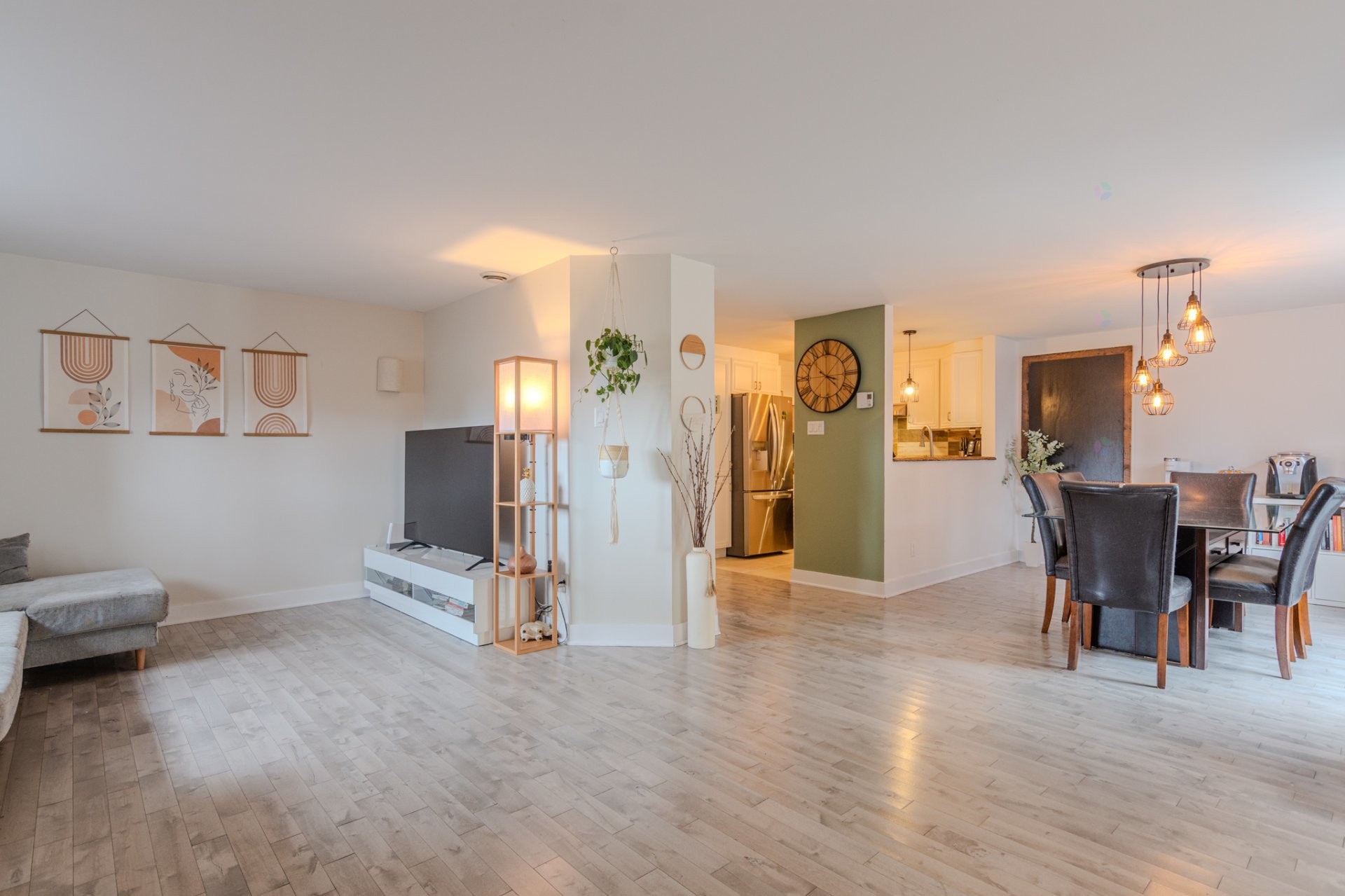 









30


Av. Jean-Baptiste-Varin

,
La Prairie,




QC
J5R6E5

