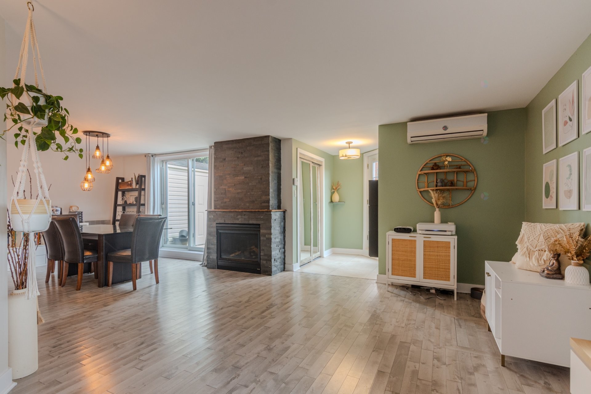 









30


Av. Jean-Baptiste-Varin

,
La Prairie,




QC
J5R6E5

