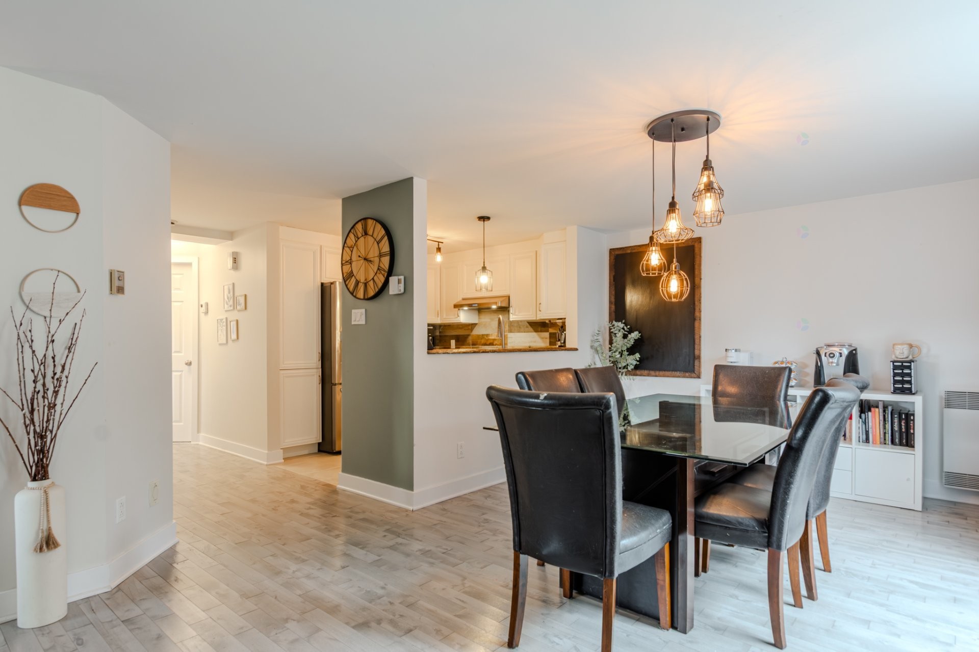 









30


Av. Jean-Baptiste-Varin

,
La Prairie,




QC
J5R6E5

