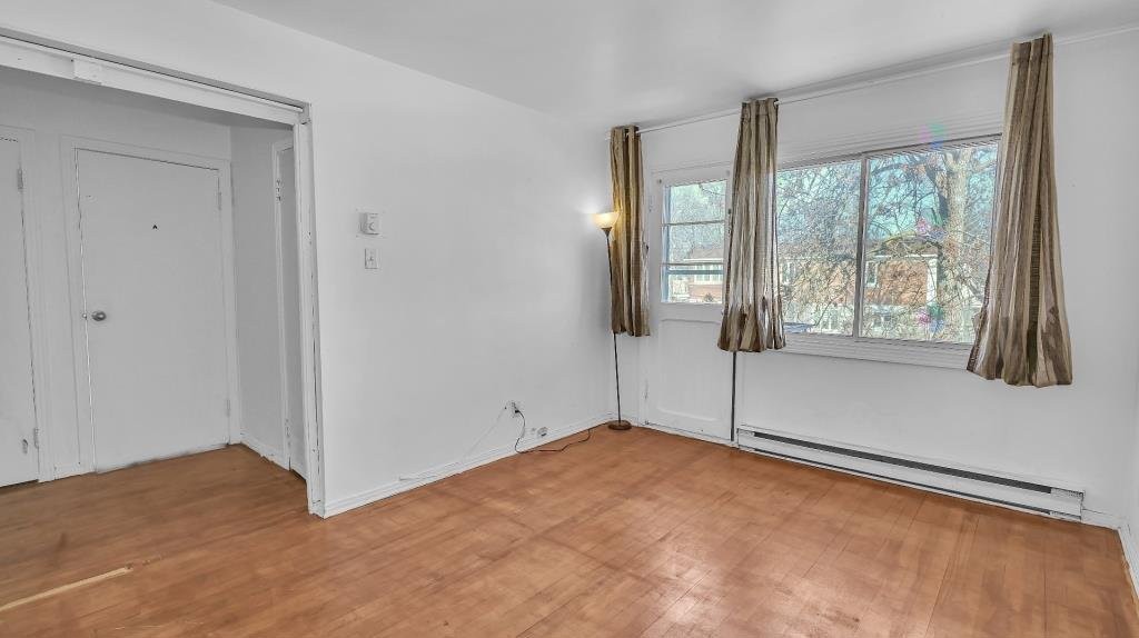 









3900

 - 3902


Av. De Repentigny

,
Montréal (Mercier/Hochelaga-Maisonneuve),




QC
H1M2E7

