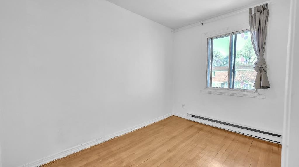 









3900

 - 3902


Av. De Repentigny

,
Montréal (Mercier/Hochelaga-Maisonneuve),




QC
H1M2E7

