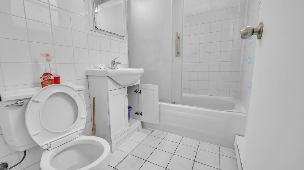 









3900

 - 3902


Av. De Repentigny

,
Montréal (Mercier/Hochelaga-Maisonneuve),




QC
H1M2E7

