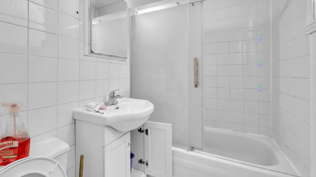 









3900

 - 3902


Av. De Repentigny

,
Montréal (Mercier/Hochelaga-Maisonneuve),




QC
H1M2E7

