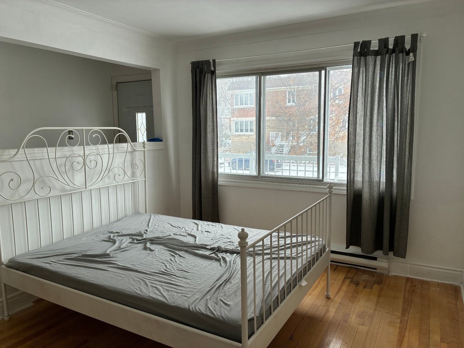 









3900

 - 3902


Av. De Repentigny

,
Montréal (Mercier/Hochelaga-Maisonneuve),




QC
H1M2E7

