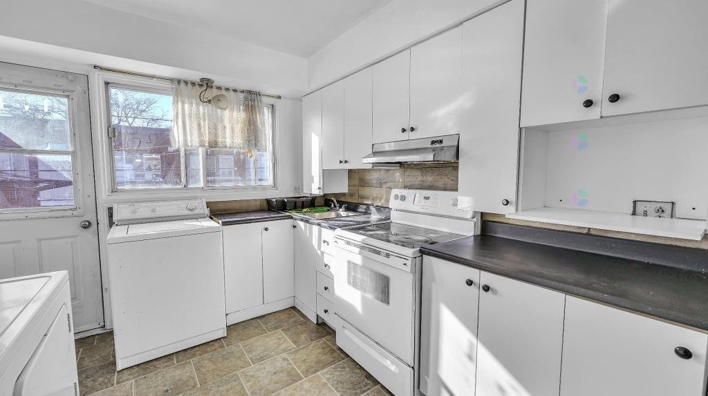 









3900

 - 3902


Av. De Repentigny

,
Montréal (Mercier/Hochelaga-Maisonneuve),




QC
H1M2E7

