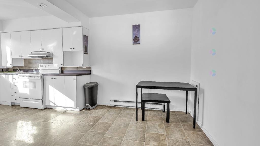 









3900

 - 3902


Av. De Repentigny

,
Montréal (Mercier/Hochelaga-Maisonneuve),




QC
H1M2E7

