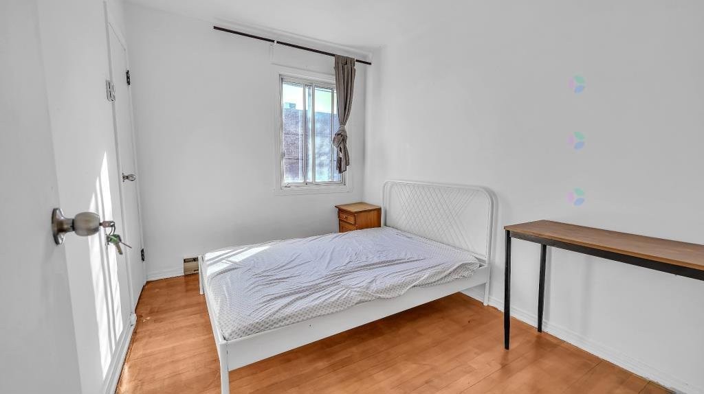 









3900

 - 3902


Av. De Repentigny

,
Montréal (Mercier/Hochelaga-Maisonneuve),




QC
H1M2E7

