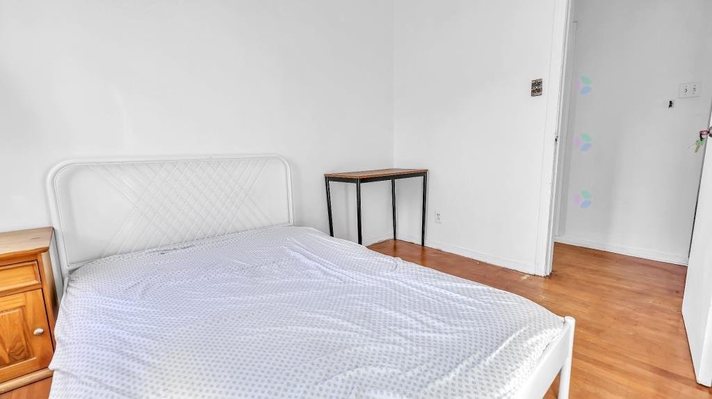 









3900

 - 3902


Av. De Repentigny

,
Montréal (Mercier/Hochelaga-Maisonneuve),




QC
H1M2E7

