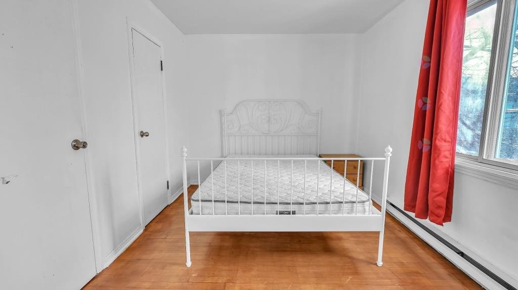 









3900

 - 3902


Av. De Repentigny

,
Montréal (Mercier/Hochelaga-Maisonneuve),




QC
H1M2E7

