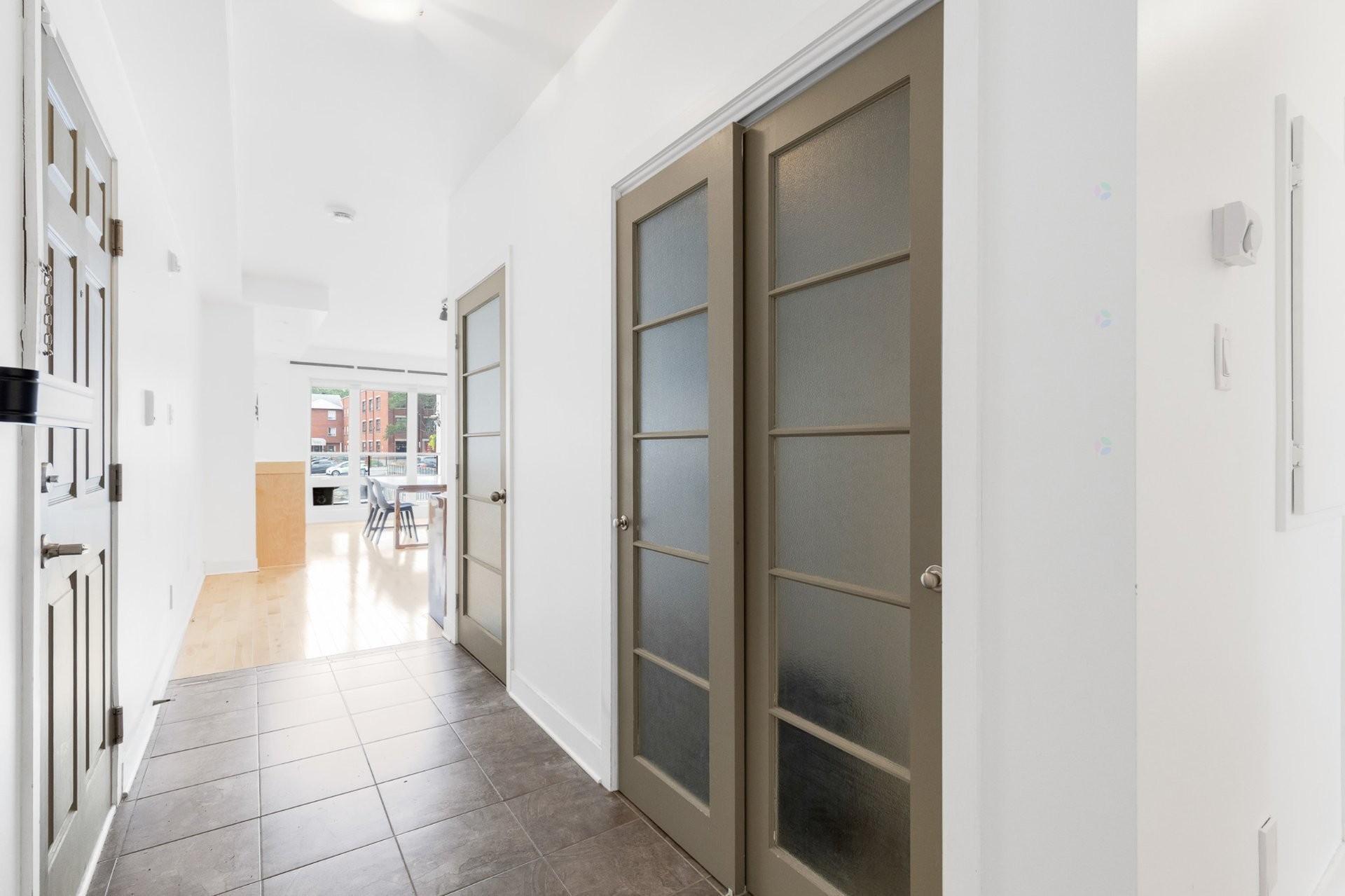 









2170


Rue Cartier

, 203,
Montréal (Ville-Marie),




QC
H2K4E8

